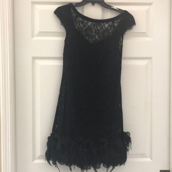 Jessica Simpson Dresses & Skirts - Jessica Simpson Black Lace/Feather Cocktail Dress
